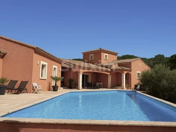 Maison 8 pièces 219 m²