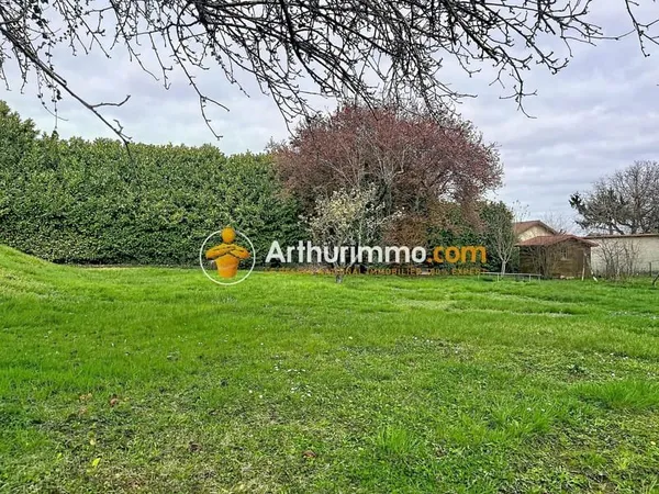 Terrain constructible de 800 m² - PROCHE GRENAY