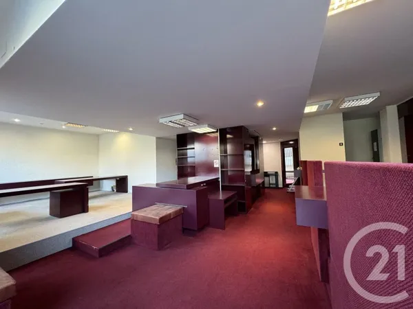 Local commercial 143 m²