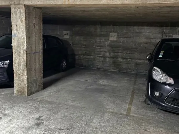 Location place de parking - Garage sécurisé — Rue Eugène Carrière, Paris 18e