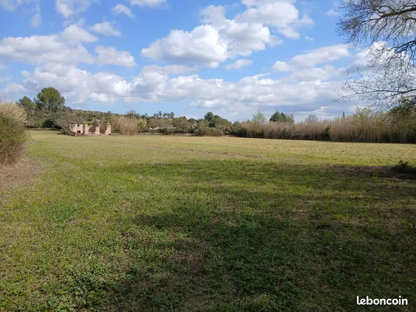 Bâtisse 130 m2 + terrain 9600 m2