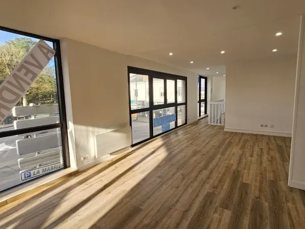 Bureau 90 m²