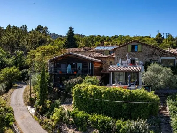 Maison 12 pièces 495 m²