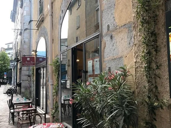 Local commercial 100 m² - Hyper centre Grenoble - 4 vitrines, extraction