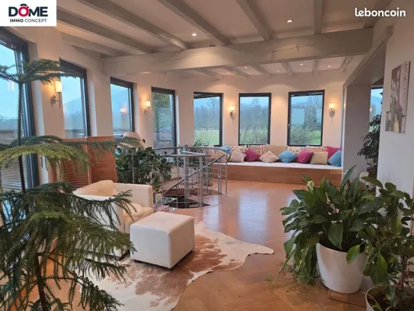 Villa 7 pièces 236 m2 et sa piscine intérieure