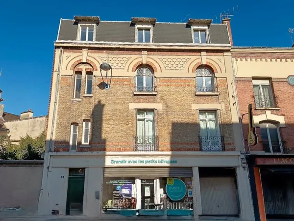 Superbe T3 rénové avec parking, grenier et cave - Hyper-centre de Reims