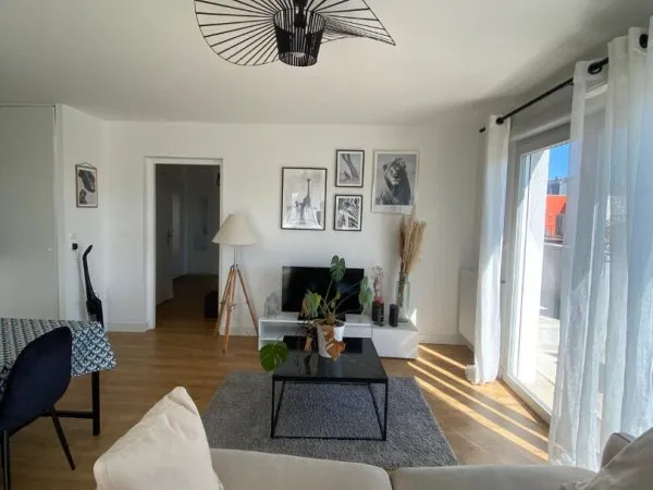 Charmant T2 à vendre à Avrillé, 3ème étage, 2 balcons et parking couvert