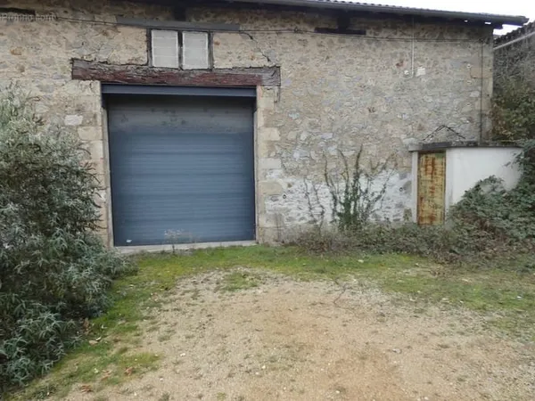 Entrepôt + terrain constructible