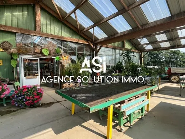Exploitation horticole et fleuriste - 22 600 m2 de terres et 3 400 m2 de dépendances -