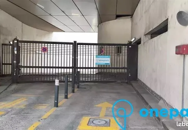 Parking/box 12 m² PARIS 12
