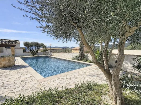 CEYRESTE ! Maison traditionnelle 6 pièces, terrain 1127m², piscine