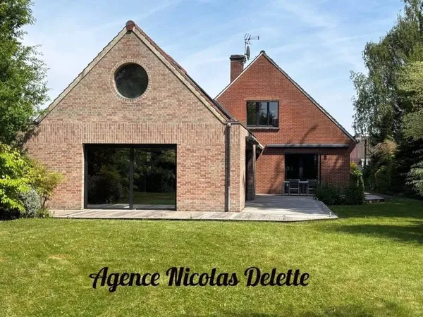 Maison 8 pièces 318 m²