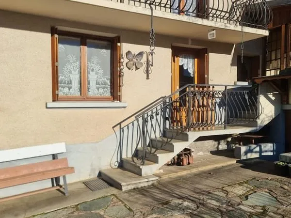 Grande maison à rénover avec jardin