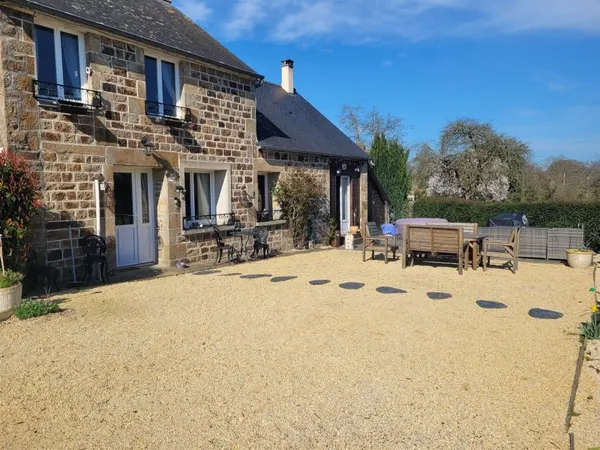 Maison de pierre avec grand jardin