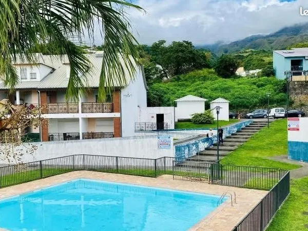 Charmant T3 duplex meublé avec piscine