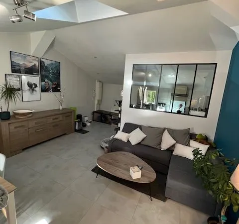 Appartement rénové, centre Lacenas