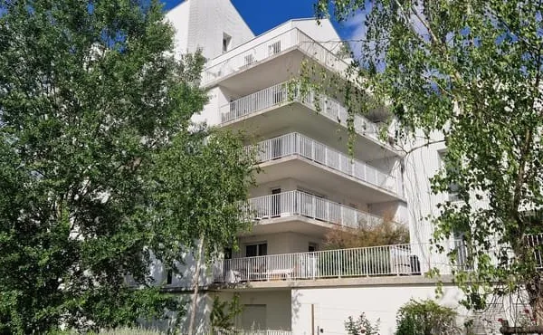 Appartement T3 de 63 m2 avec terrasse vue lac et parking en