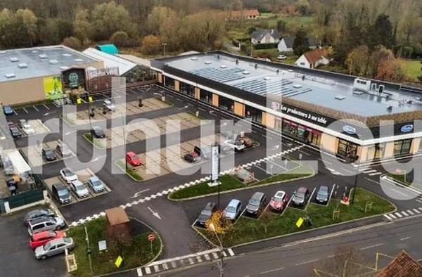 Local commercial 317 m²