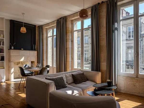 Appartement de charme, type 2 de 46 m² dans un immeuble de caractère.