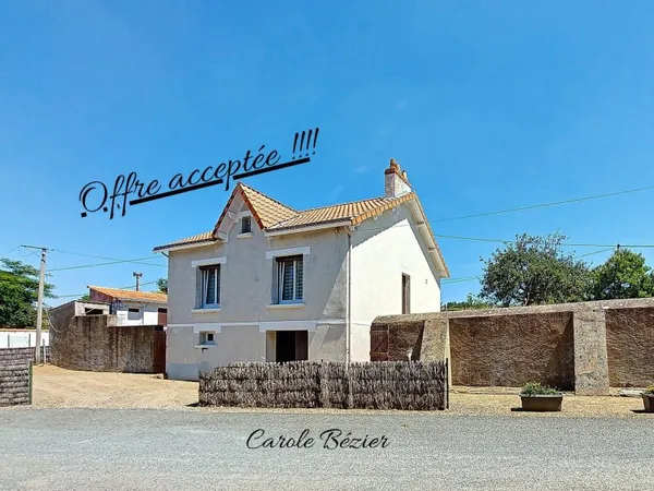 Maison + dépendance face au Tenu