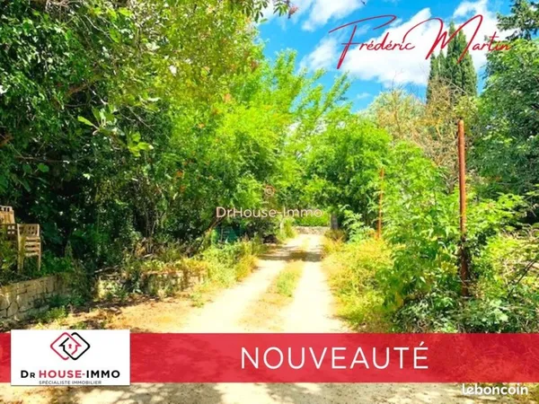 Terrain 440 m² uzes
