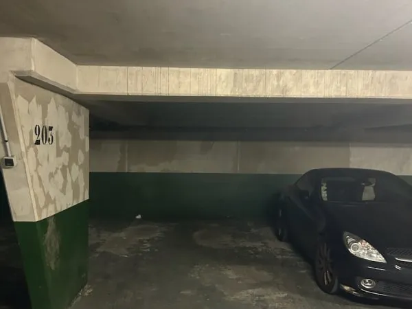 Loue parking 10m²