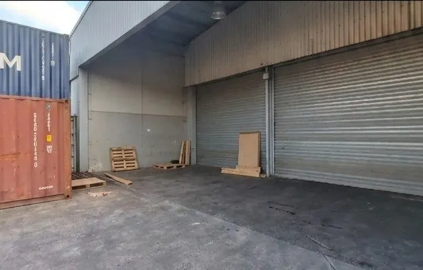 Local commercial 1077 m²