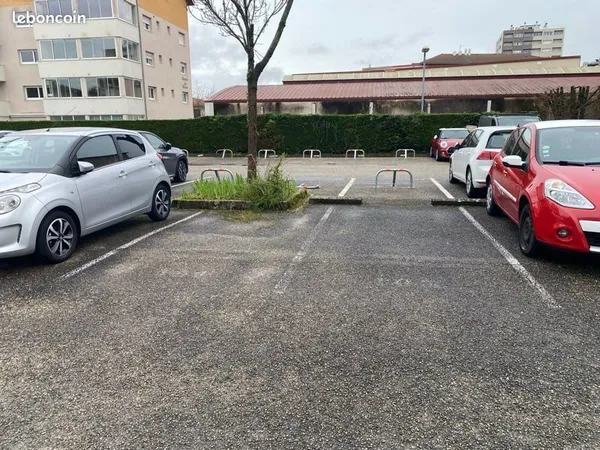 Place de parking extérieure