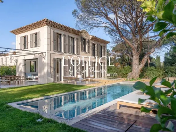 GASSIN : Villa Contemporaine d'Exception aux Portes de Saint-Tropez