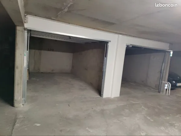 Grand box 13m2 - proche de la gare