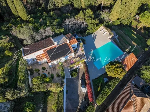 Maison Antibes 6 pièce(s) 170 m2 sur 1600m2 de terrain Les Brusquets