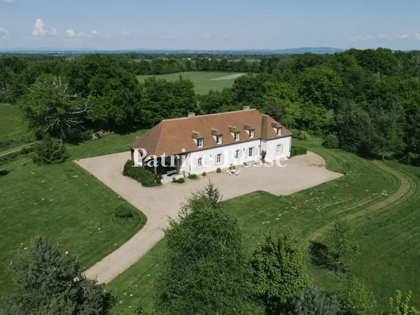 Au coeur de la Sologne bourbonnaise, un domaine de chasse de plus de 100 ha avec maison d'habitation