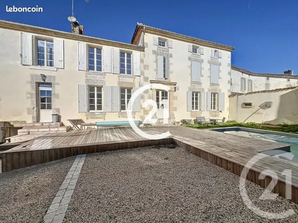 Maison 4 pièces 196 m²