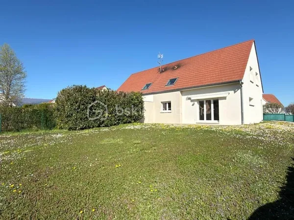 Maison 3 chambres, garage, sous-sol et jardin