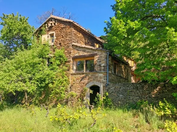 Maison de caractère sur plus de 2 hectares attenants