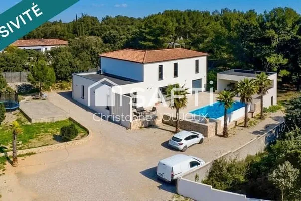 Spacieuse villa familiale avec piscine sans vis-à-vis à Nîmes