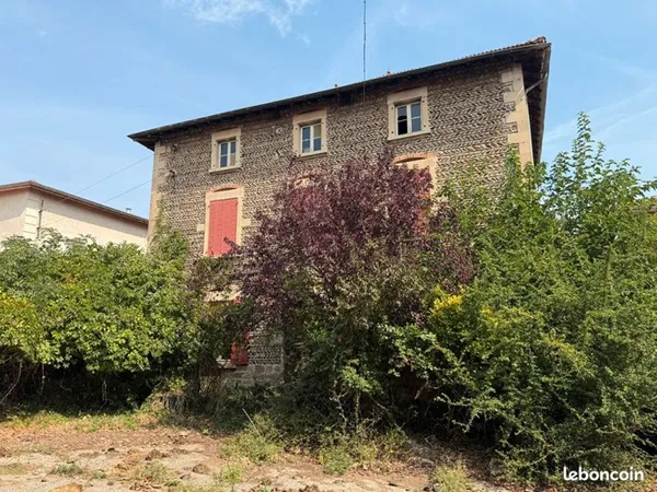 Maison 7 pièces 256 m²