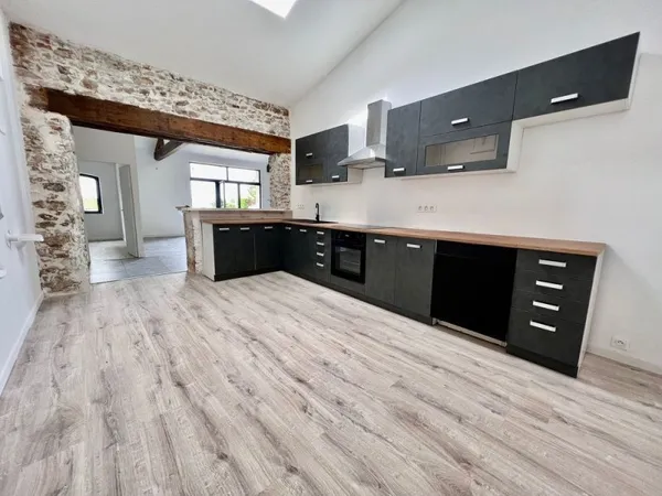 Grande maison de 5 chambres en pierre renovee