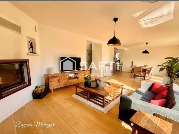 Maison rénovée avec terrasse et piscine plein sud