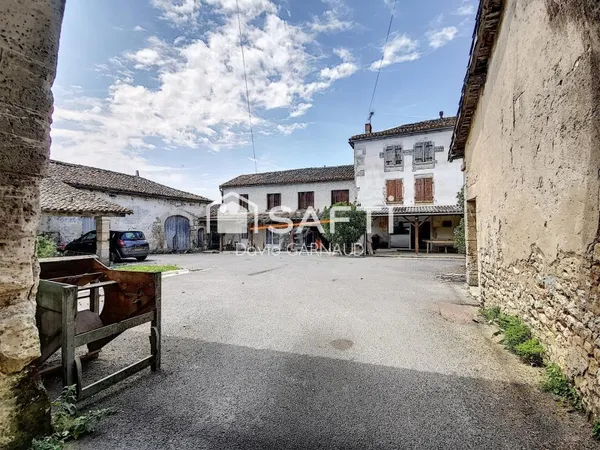 Ensemble immobilier avec charme de l'ancien à 15 minutes d'Angoulême