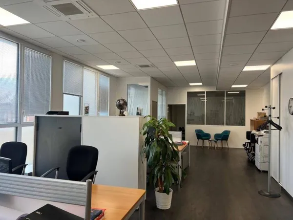 Bureau 150 m²