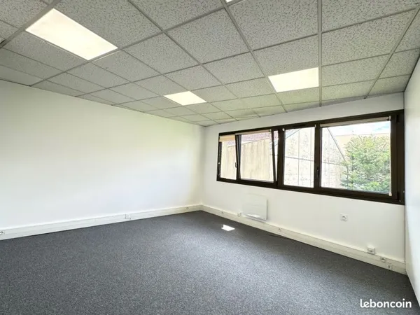 À LOUER - Plateau de bureaux 93 m² - Courbevoie Marceau
