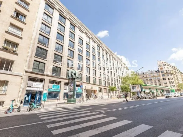 Bureaux 892 m²
