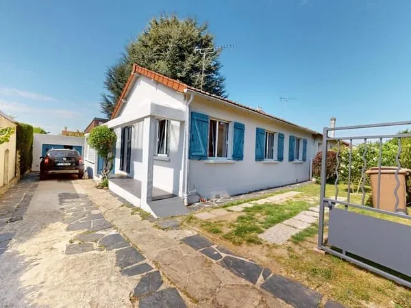 Maison Fontenay Le Fleury Plain-Pied 5 pièces 99,12 m2 - 561 m² de terrain