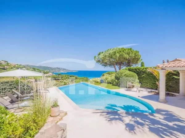 SAINTE MAXIME VILLA VUE MER PANORAMIQUE AVEC PISCINE