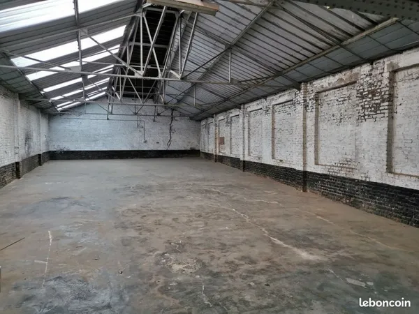 Local de stockage Roubaix 250 m² - Idéal logistique ou artisan - hauteur sous plafond importante