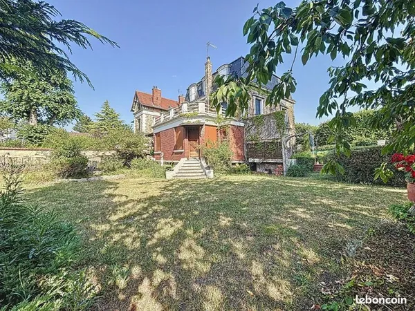 Maison 8 pièces 230 m²