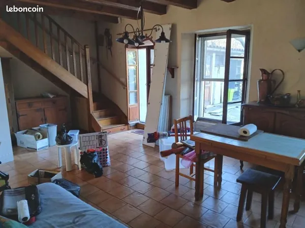 Maison avec clim de type 4 en R + 1 et Garage au calme