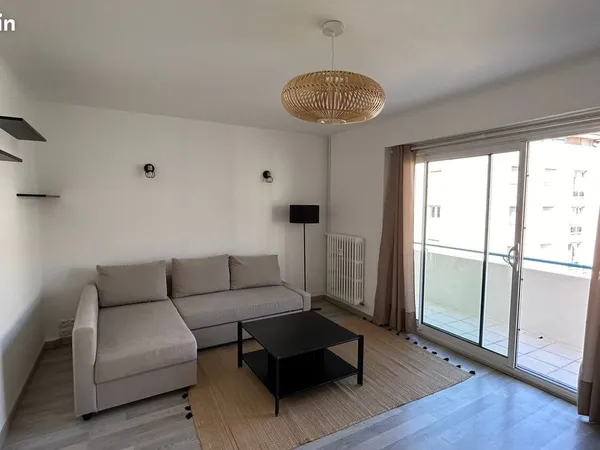 Location appartement renové / 300m du CEVA/ 2 chambres & 2 balcons / Parking/ tout équipé & proche t