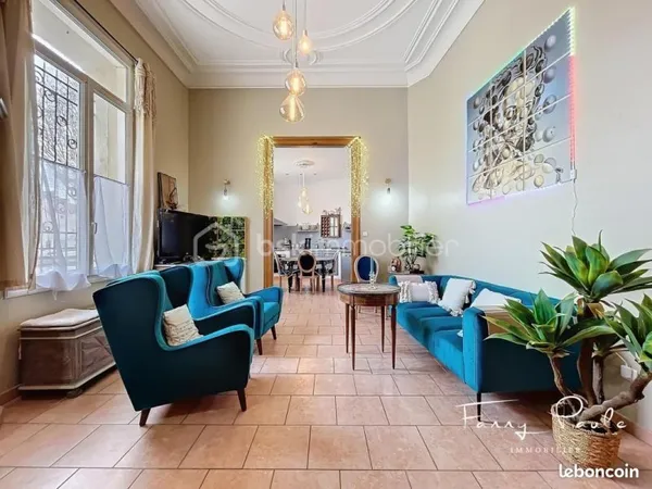 Maison 8 pièces 270 m²